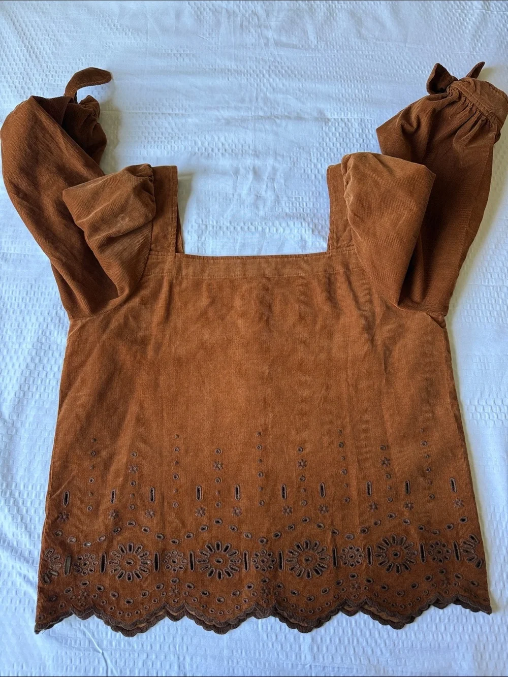 Madewell  Embroidered Eyelet Corduroy Tie-Sleeve Top. 100 % cotton!!✨